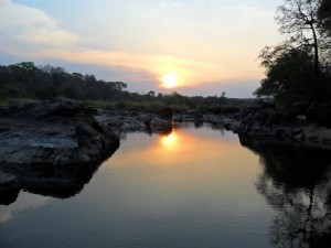 Solnedgang over Bua River